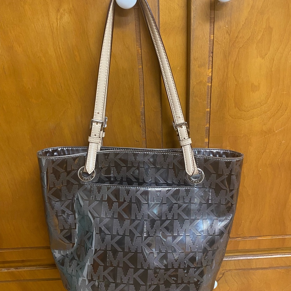 Handbag - Picture 2 of 11